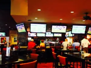 Putney's Pitstop Sports Bar and Grill