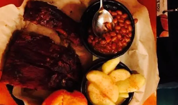 Famous Dave's BAR-B-QUE