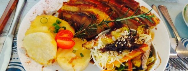 Lara's Eatery & Deli on the Green