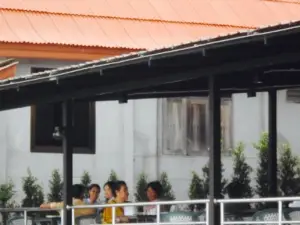 ชมจันทร์