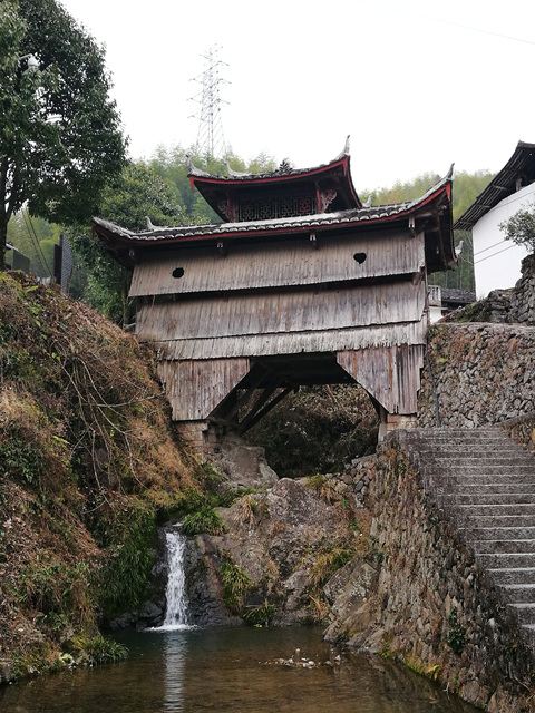 月山村