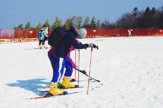 Skiing in Huzhou