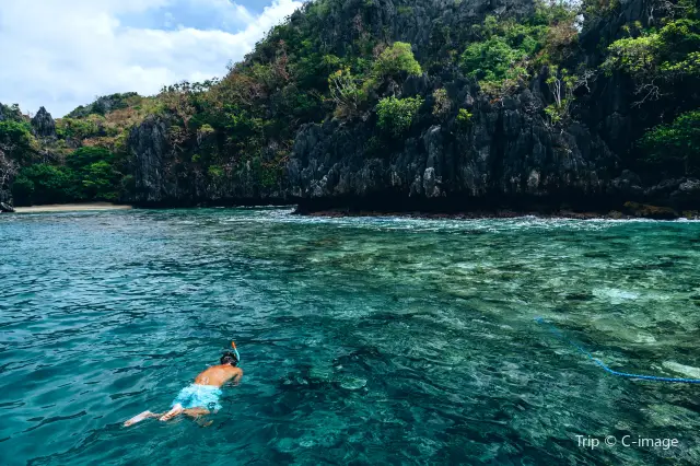 Scuba Diving in El Nido