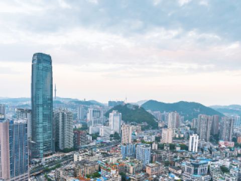 高雄飛龍洞堡國際機場