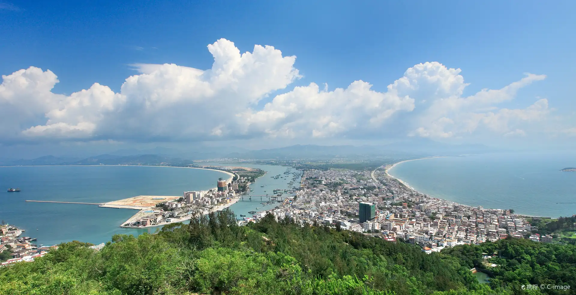 Hotels near Shuangyue Bay