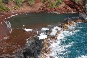 Kaihalulu (Red Sand) Beach