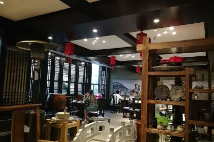 福照楼汽锅鸡饭店(龙腾店)