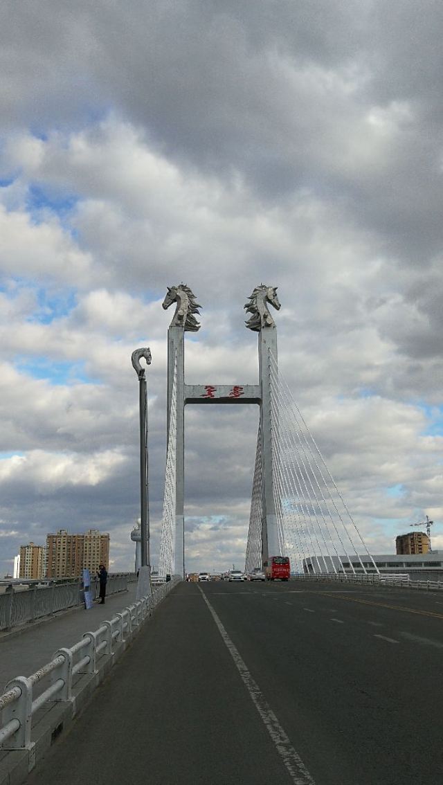 哈薩爾大橋