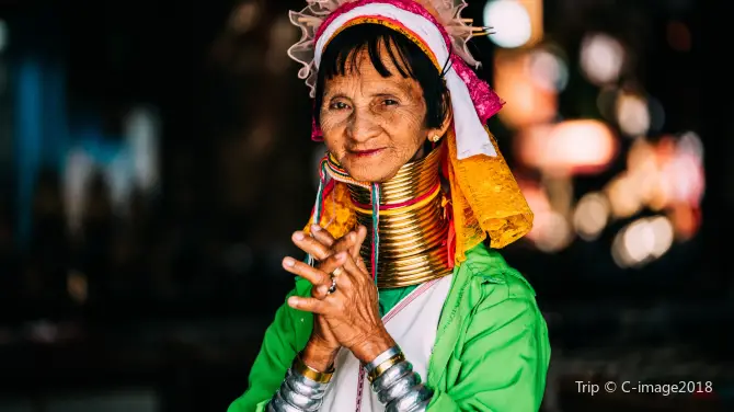 หมู่บ้านชาวเขากะเหรี่ยงคอยาว