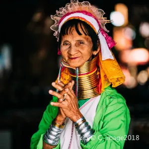 長頸族村