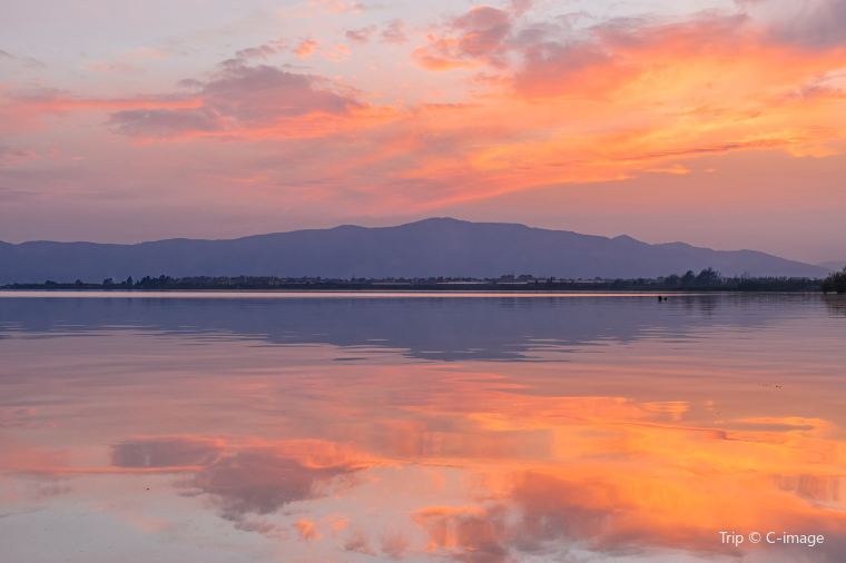 Kunming Dianchi Lake Sunset
