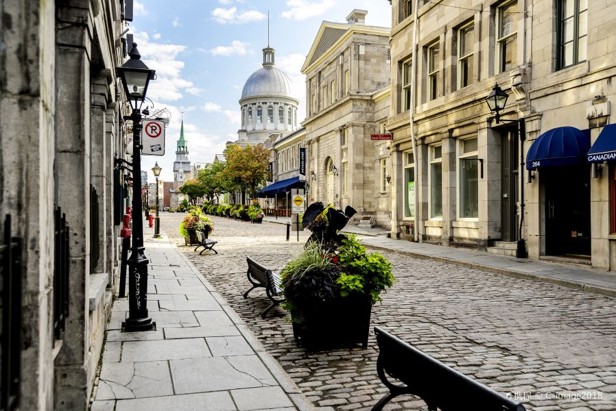 Dubai to Montreal Flights
