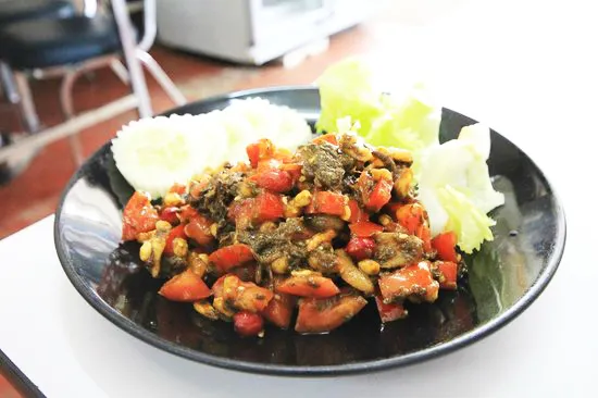 Nong Bee's Burmese Restaurant and Library