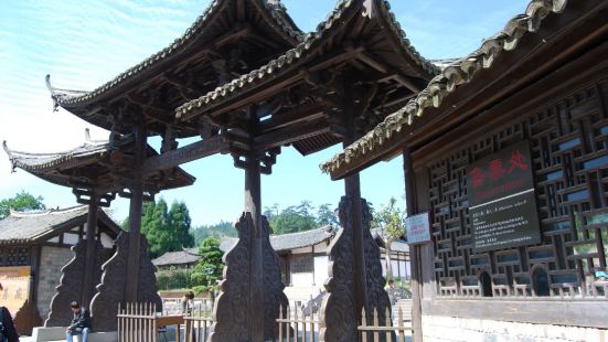 刘伯温纪念馆位于文成县刘伯温故里的镇中心，与刘基庙在同一地方