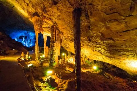 Xuexi (Snowy Jade) Cave