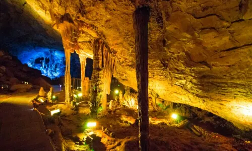Xuexi (Snowy Jade) Cave
