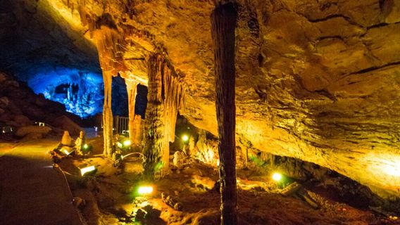 Xuexi (Snowy Jade) Cave