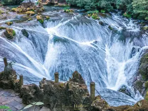 Yinlianzhuitan Waterfall