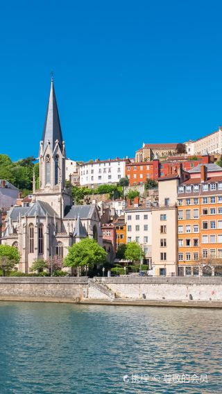 Vieux Lyon + Place Bellecour + Fourvière + Basilica of Notre Dame of Fourvière + Rue du Bœuf Day Tour