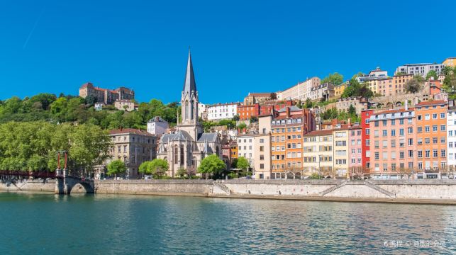 里昂老城+里昂人壁畫+沃土廣場+白萊果廣場聖尼濟耶教堂