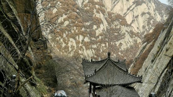 自古华山一条路，有惊无险上云天！人生总有些挑战和超越，华山一