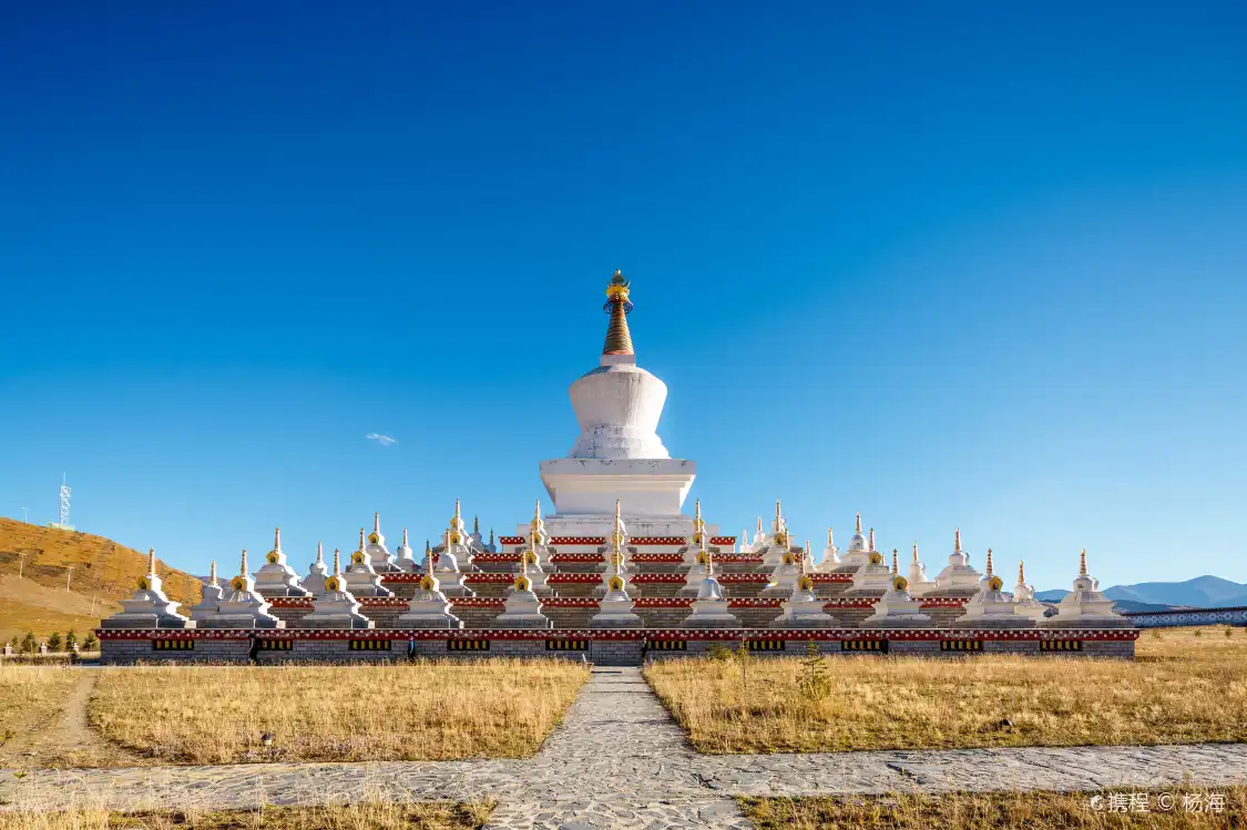 Hotels near Zunsheng White Tower