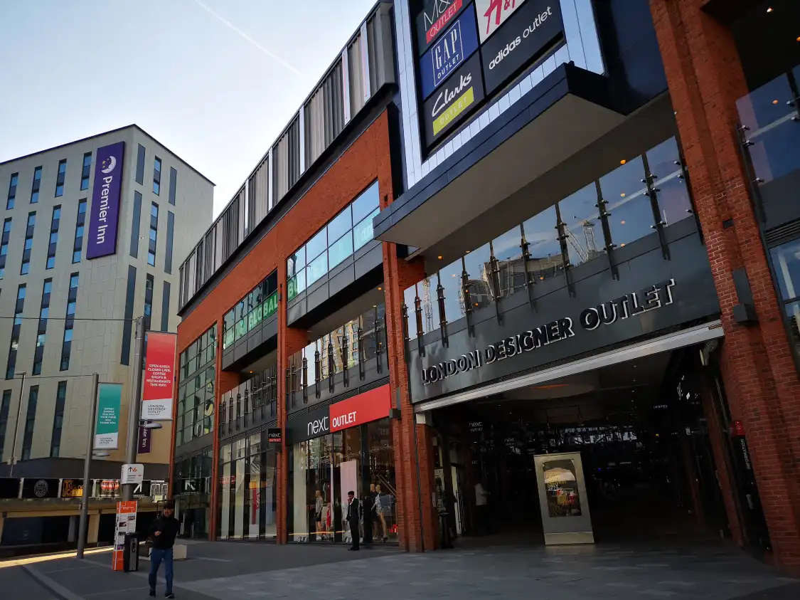 Hotels near London Designer Outlet