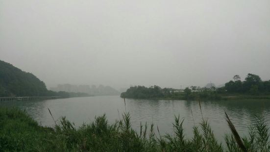 永安溪相当于是仙居的母亲河。当地政府为提高旅游形象和改善居民