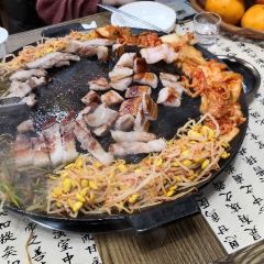 salang-bang- dwaejimaeul User Photo