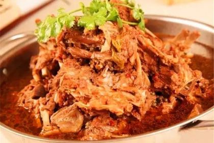 乌兰布统龙腾山庄特色民宿(迎宾路分店)