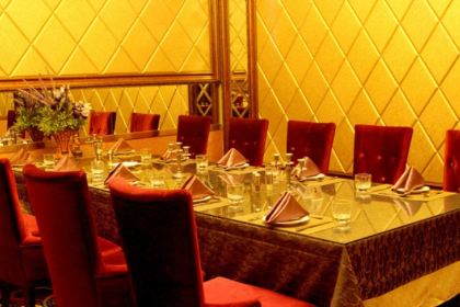 PU DONG JIA RI JIU DIAN DONG FANG MING ZHU XI CAN TING