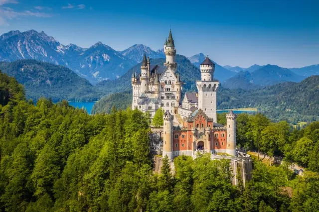 A Complete Guide to the Fairytale Neuschwanstein Castle