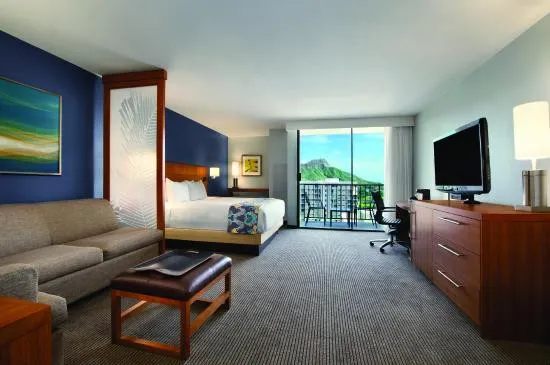 How Can You Miss the Popular Hotels in Honolulu? 