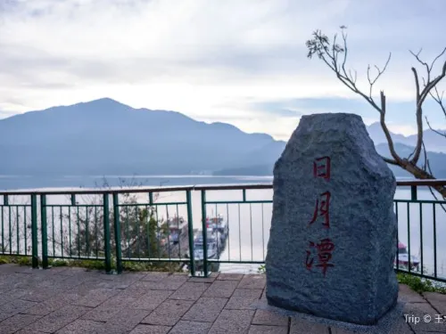 A Practical Strategy for Visiting Sun Moon Lake