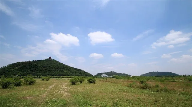 Looking to the Distance, One Can Spot the Beach Treads and Waves, And the Surrounding Area of Nantong is Close to Nature