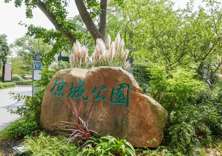 Liangcheng Park (West Gate)