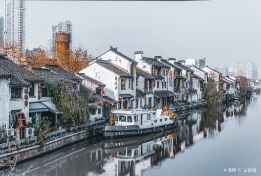 鄰近南長街的酒店