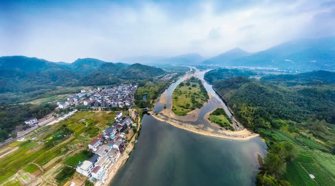 Hotels near Tongji Weir