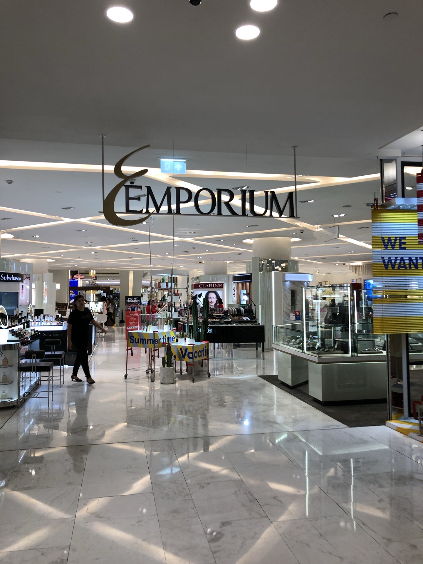 Shopping itineraries in Emporium Department Store in October