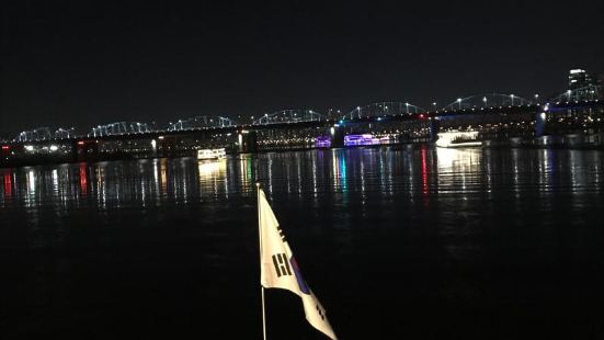 夜景不错的，环境很好，这里是周六日最热闹，能有后音乐会，还有