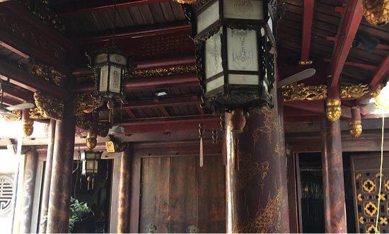 Bach Ma Temple