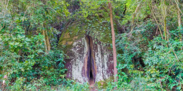 丹霞山旅遊風景區-陰元石