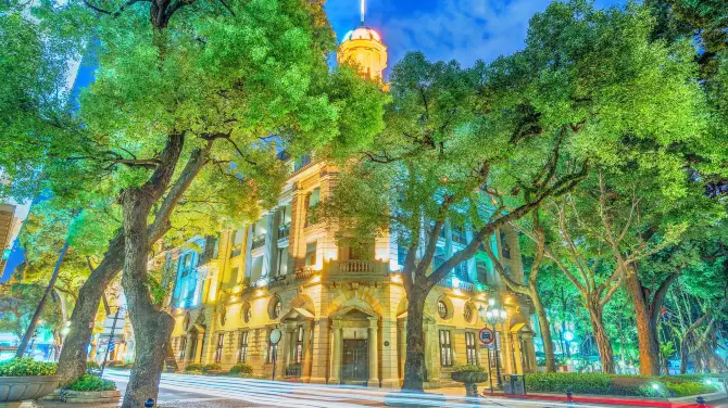 4. 🚶 Guangzhou by Foot: Urban Safari Guide