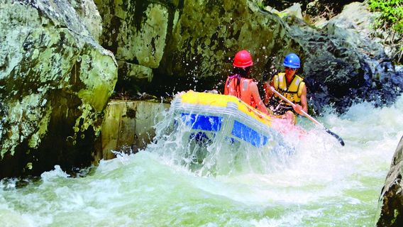 Wuzhishan Rainforest Valley Rafting