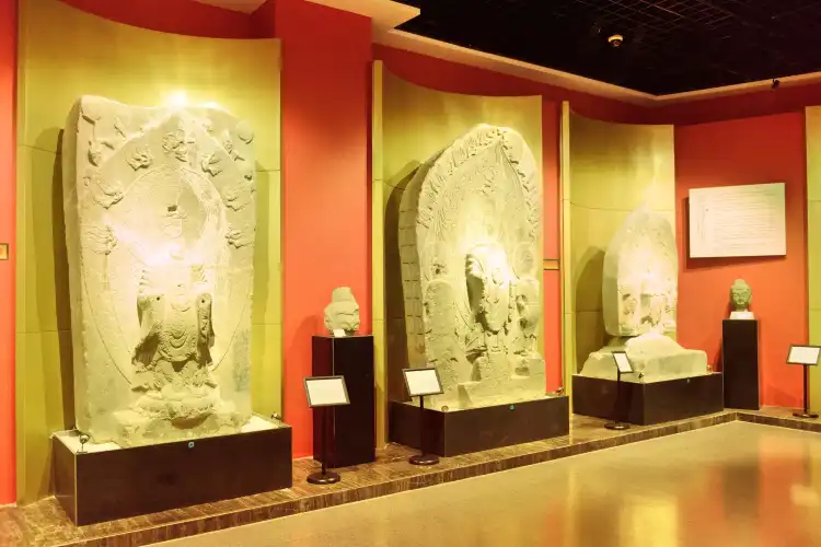 Hotels near Dongying City History Museum