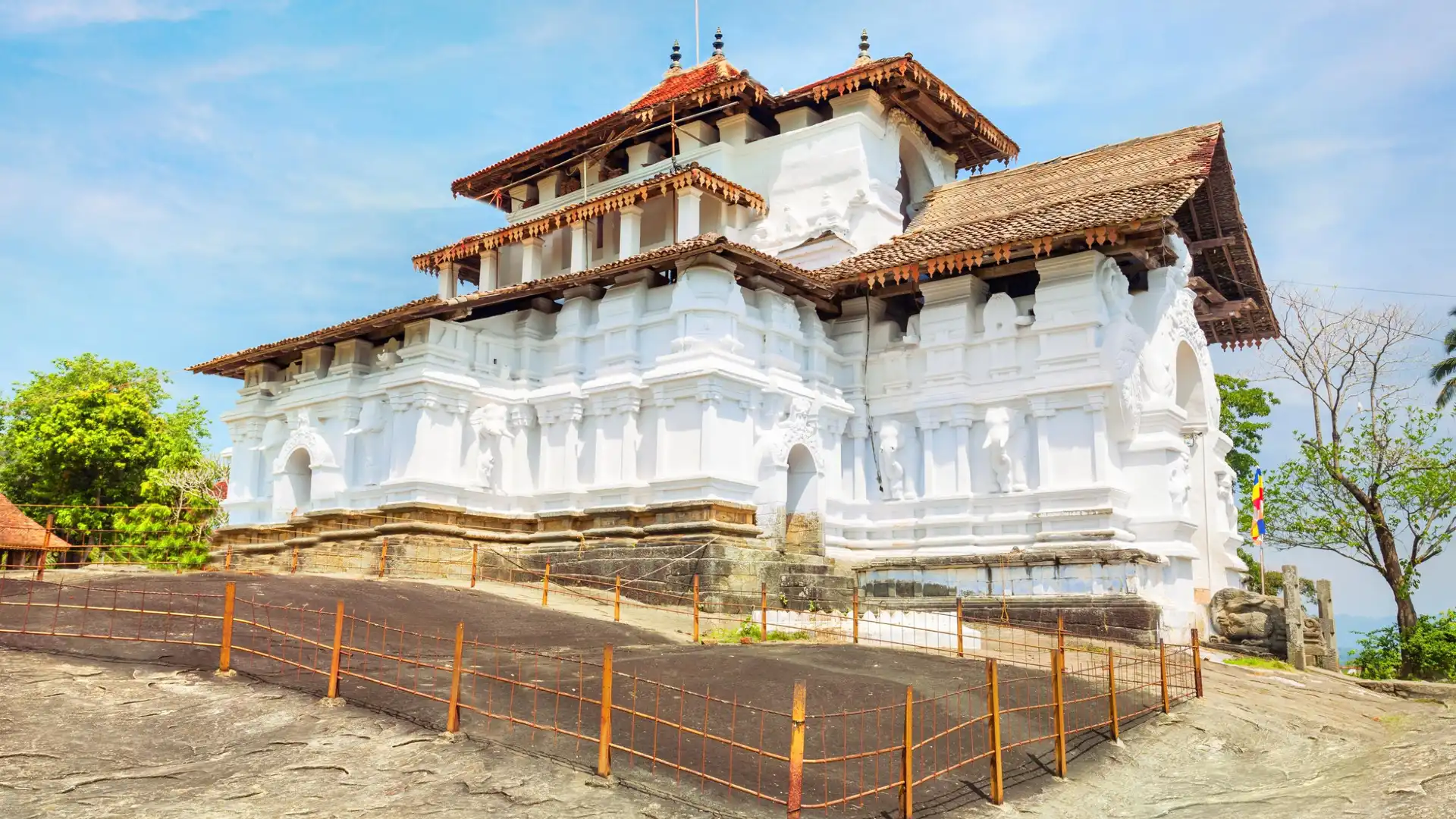 Hotels near Sri Lankathilake Rajamaha Viharaya