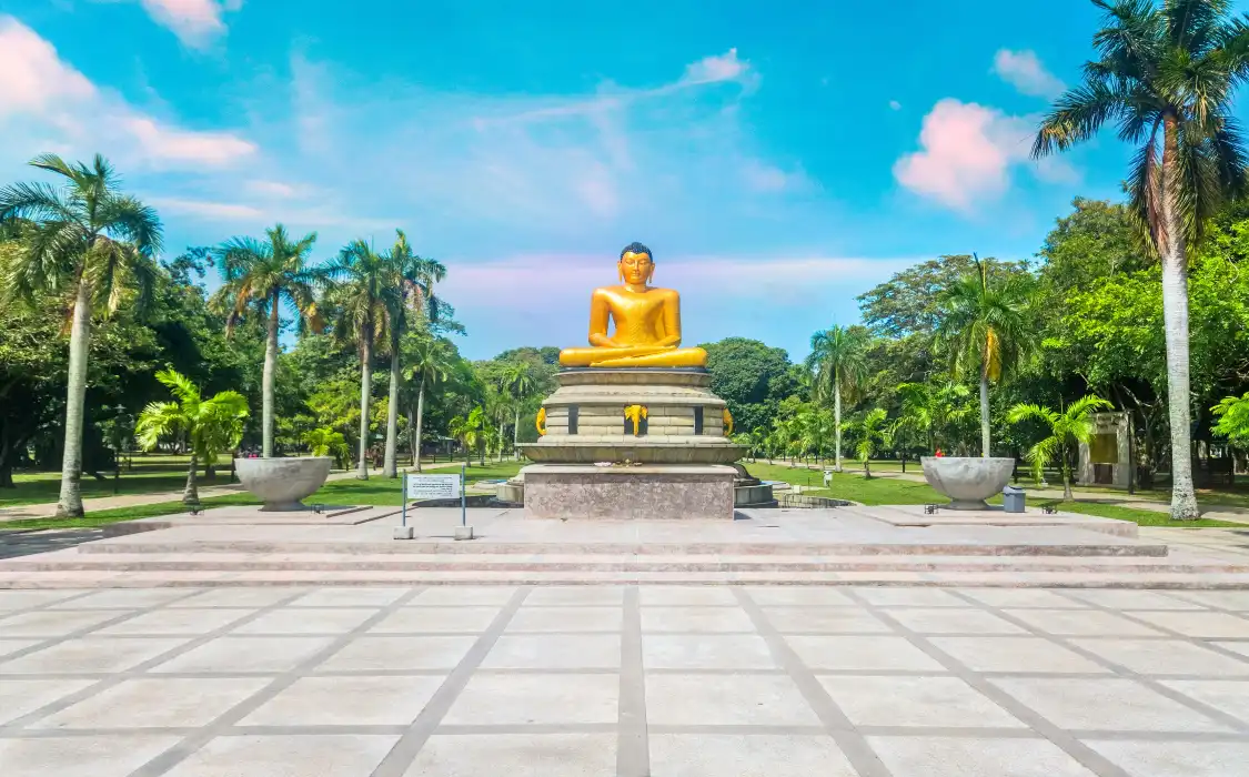 Hotels near Viharamahadevi Park