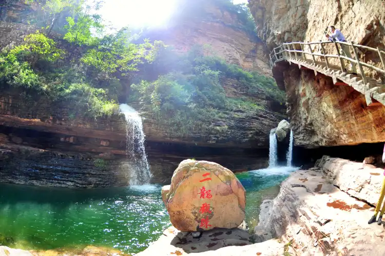 Hotel dekat Taohua Canyon