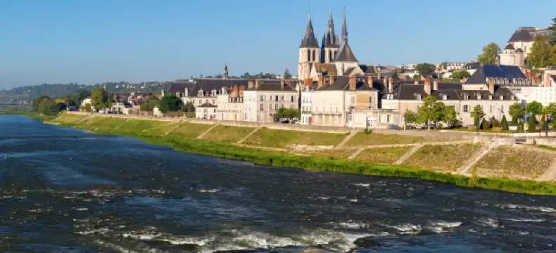 布盧瓦Logis住宿