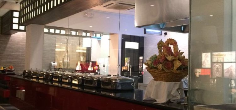 Tai Pan (Pearl-Continental Hotel)